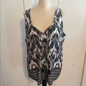 Faded Glory Black and White Asymmetrical Tie Front Tank Top